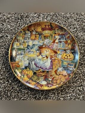 "Scaredy Cats" Collectible Plate - Bill Bell's Holiday Cats Plate - Halloween